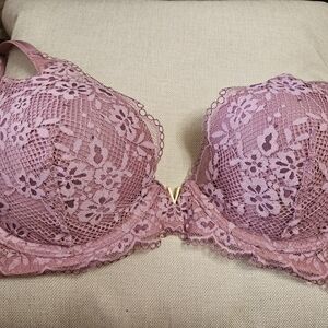 Elegant Lace Underwire Bra in Pink